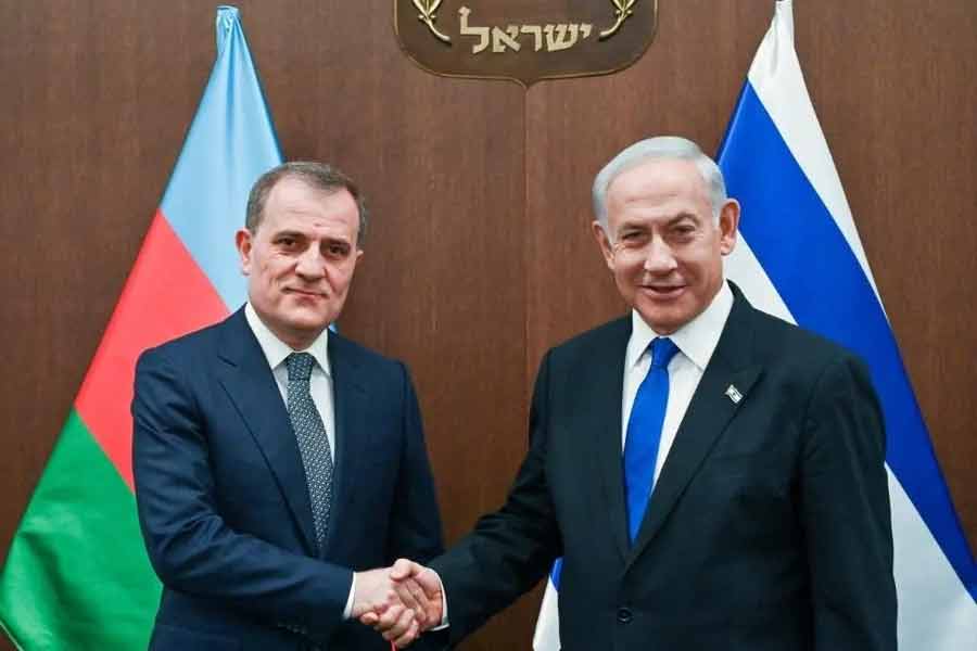 তা ছাড়া ইজ়রায়েলের সঙ্গেও আজ়ারবাইজানের খুব ভাল সম্পর্ক। এক সময় উত্তর ইরানে যখন বিচ্ছিন্নতাবাদী আন্দোলন মাথাচাড়া দিয়েছিল, সেই সময় সেখানে মোসাদ সক্রিয় হয়ে উঠেছিল বলে মনে করেন ইরানের প্রশাসনিক কর্তাব্যক্তিদেরই একাংশ।