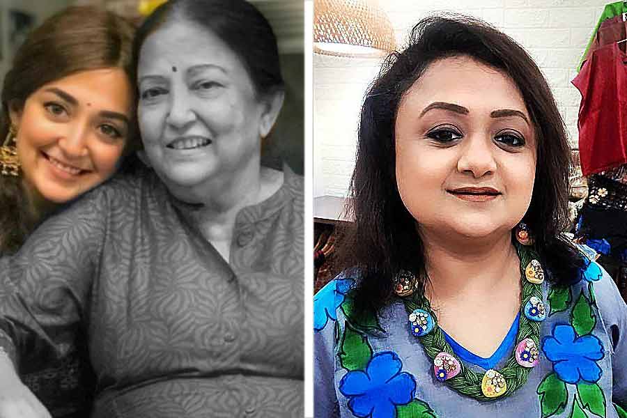 Image Of Mehuli Thakur, Monali Thakur And Their Mother