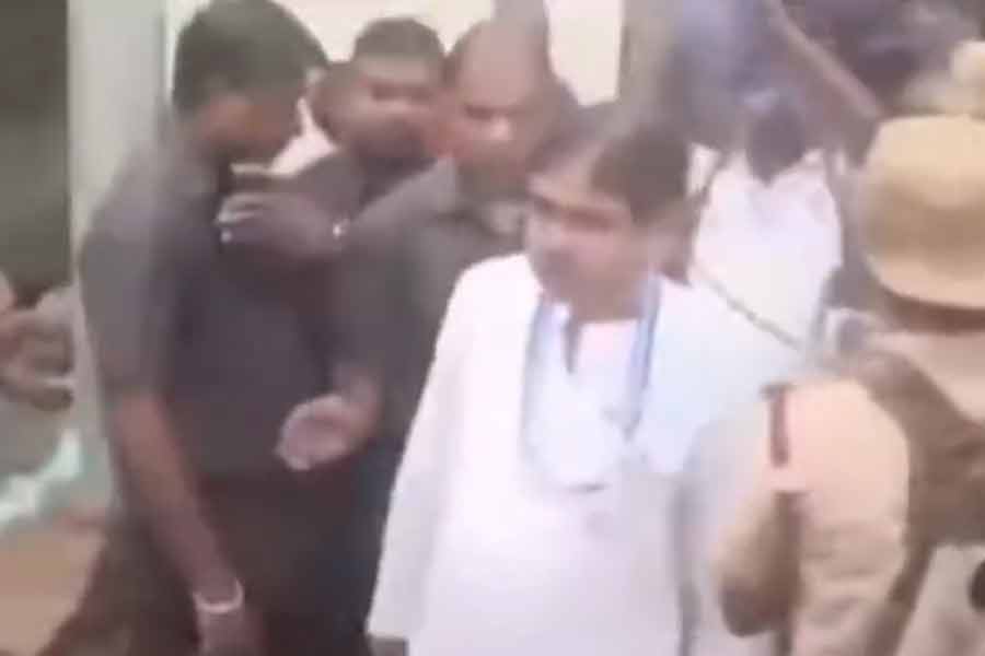 ময়নায় অভিজিৎ গঙ্গোপাধ্যায়। 