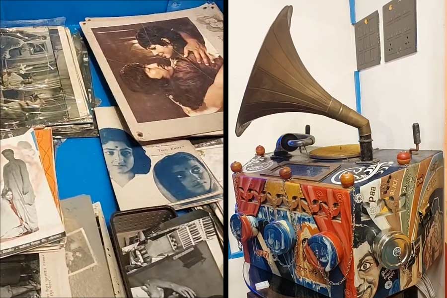 বায়োস্কোপ ও  বুকলেট ও অন্যান্য সমাগ্রী।