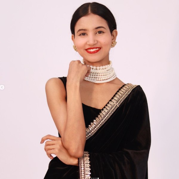 ন্যান্সিরা দুই ভাই-বোন। তাঁদের দু’জনকেই সাধ্যমতো পড়াশোনা করিয়েছিলেন মা। ন্যান্সির তাই লক্ষ্য ছিল একটাই। যে ভাবে হোক উপার্জন শুরু করে প্রথমে মাকে কারখানার কাজ থেকে নিষ্কৃতি দিতে হবে।