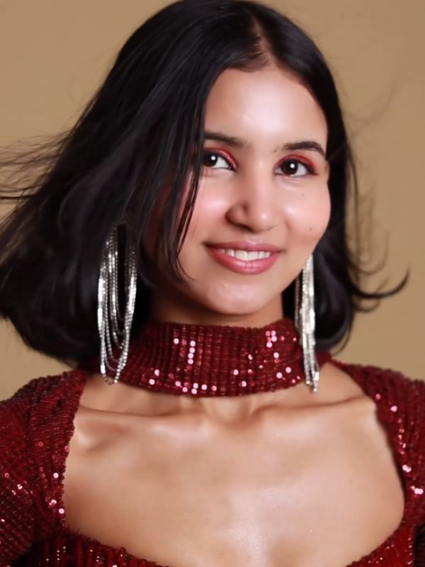 ২০২৩ সালে মায়ের কারখানার কাজ বন্ধ করেন ন্যান্সি। ওই বছরই ঘুরে যায় তাঁর ভাগ্যের চাকাও। কানে প্রতি বছরই সমাজমাধ্যম প্রভাবীদের একটি বড় অংশকে আমন্ত্রণ জানানো হয়। বিভিন্ন প্রসাধন সংস্থা তাঁদের সেখানে নিয়ে যাওয়ার ব্যবস্থা করে। ন্যান্সিও তেমনই একটি সংস্থার হয়ে কান চলচ্চিত্রোৎসবে যাওয়ার সুযোগ পান।