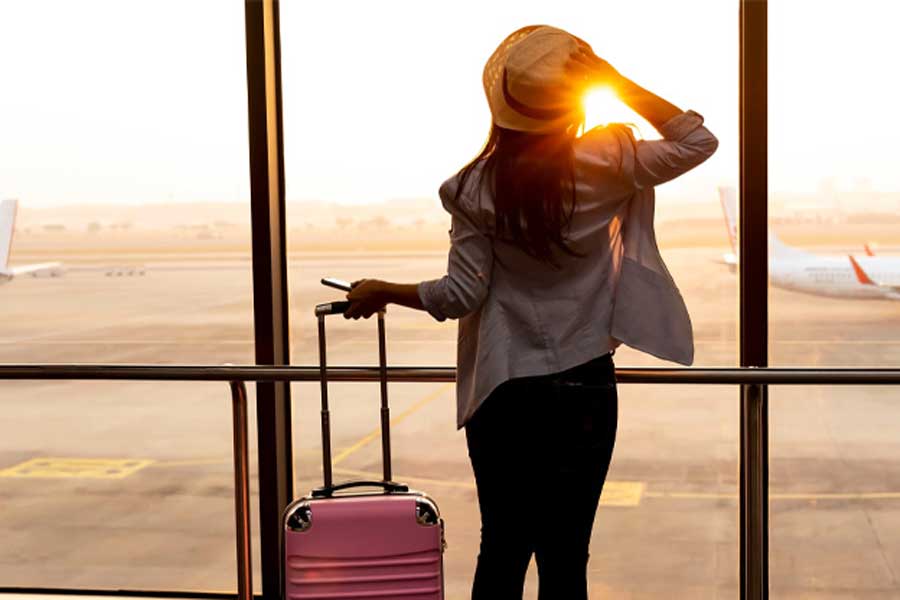 ওই রিপোর্টে দেখা যাচ্ছে, নানাবিধ কারণে ভারত থেকে যাঁরা অন্য দেশে যাচ্ছেন, তাঁদের অধিকাংশই পুরুষ। অথচ অন্যান্য দেশ থেকে ভারতে যাঁরা আসছেন, তাঁদের অধিকাংশই মহিলা।