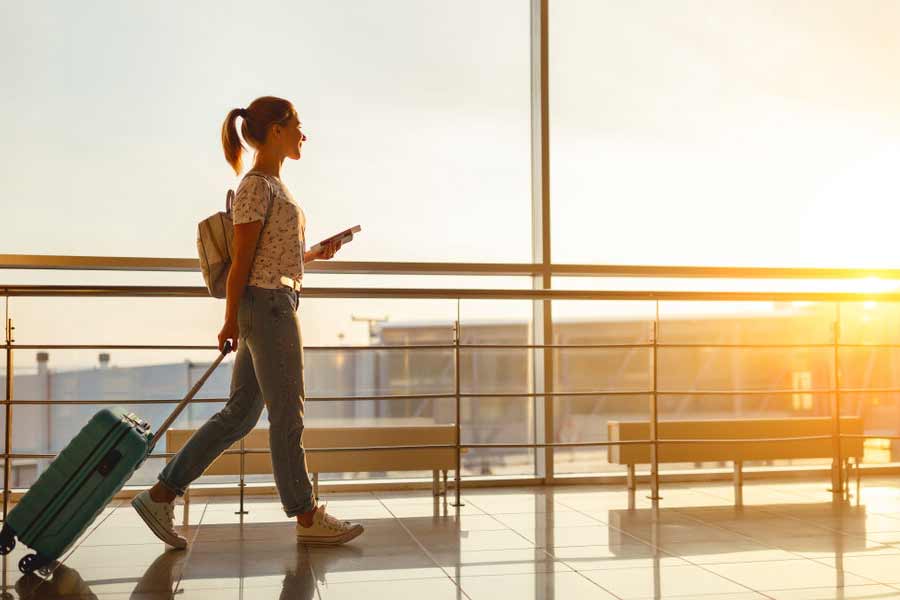 কিন্তু এই চিত্র সম্পূর্ণ বদলে যাবে ভারত থেকে অন্য দেশে যাওয়া মানুষদের লিঙ্গপরিচয় খতিয়ে দেখলে। রিপোর্টটিতে বলা হয়েছে, ভারত ছেড়ে যাঁরা অন্য দেশে গিয়ে অস্থায়ী ভাবে আশ্রয় নিচ্ছেন, তাঁদের মধ্যে ৬৭ শতাংশই পুরুষ।