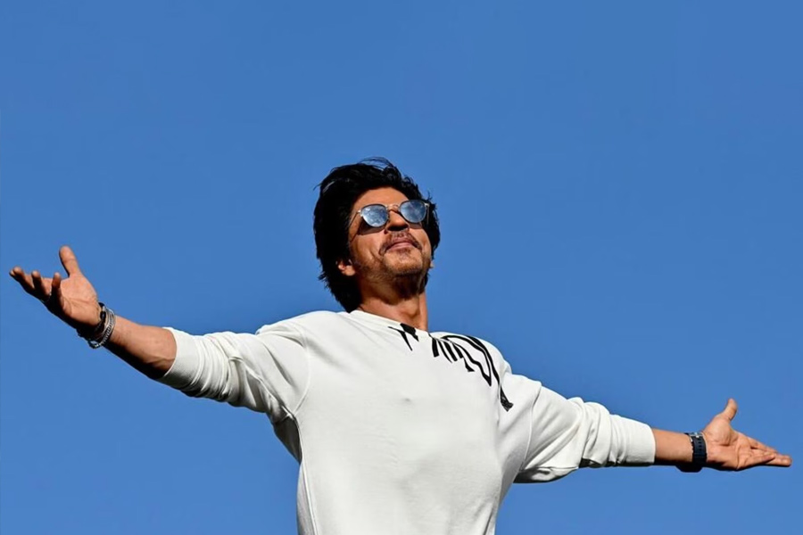 বলিপাড়া সূত্রে খবর, র‌্যাঞ্চোর চরিত্রের জন্য শাহরুখ খানকে প্রস্তাব দিয়েছিলেন রাজকুমার। কিন্তু শাহরুখ সেই সময় অন্য ছবির শুটিং নিয়ে ব্যস্ত থাকায় রাজকুমারের প্রস্তাব ফিরিয়ে দেন।