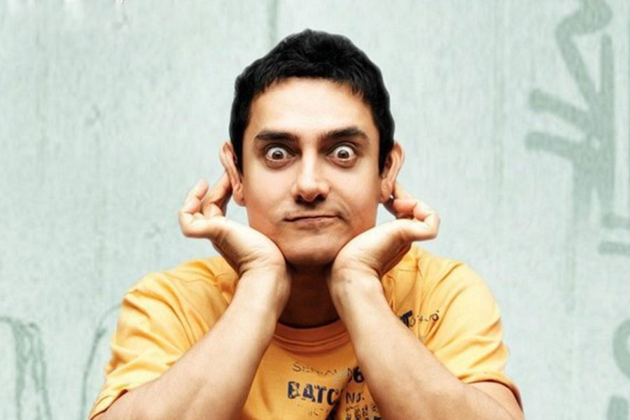 শাহরুখ এবং রণবীর দু’জনেই রাজকুমারের প্রস্তাব ফিরিয়ে দিলে আমিরকে র‌্যাঞ্চোর চরিত্রে অভিনয়ের প্রস্তাব দেন পরিচালক। পরিচালকের সেই প্রস্তাবে রাজি হয়ে যান অভিনেতা।