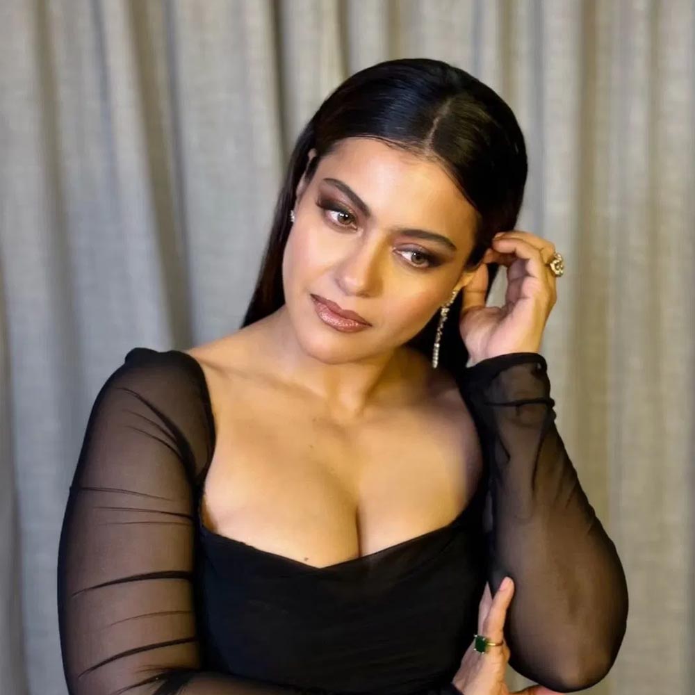 কানাঘুষো শোনা যায়, পিয়ার চরিত্রনির্মাণ পছন্দ হয়নি কাজলের। সে কথা রাজকুমারকে নাকি জানিয়েওছিলেন অভিনেত্রী। তাই ‘থ্রি ইডিয়ট্‌স’-এ অভিনয় করতে চাননি কাজল।