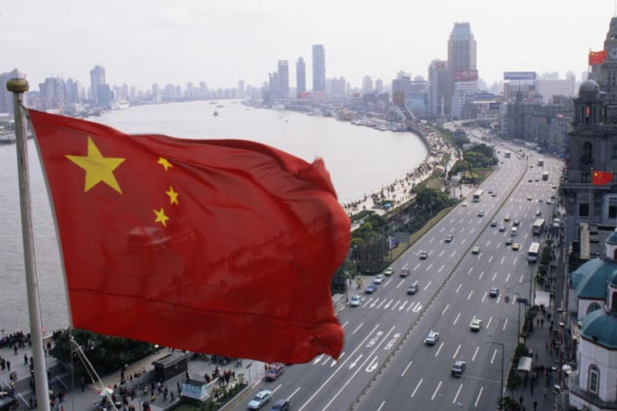 তার পর থেকে মূলত আমেরিকা এবং পশ্চিমি দুনিয়ার আর্থিক ও সামরিক সাহায্যে এখনও টিকে আছে ‘পৃথক’ তাইওয়ান। কিন্তু জিনপিংয়ের জমানায় চিন ক্রমশ আগ্রাসী নীতি অবলম্বন করে তাইওয়ান দখল করতে চাইছে বলে অভিযোগ।