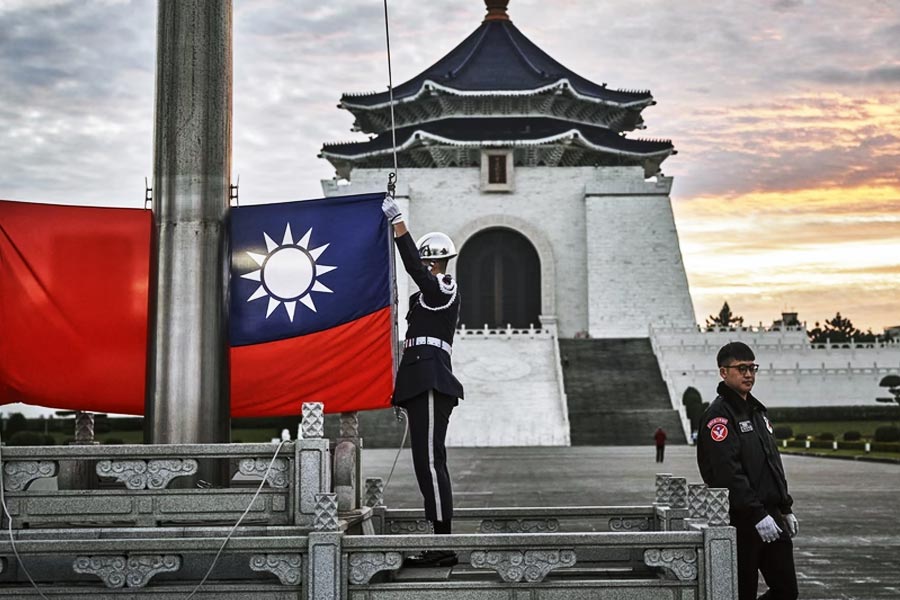 বর্তমানে প্রায় ৫০০০ ভারতীয় তাইওয়ানের বিভিন্ন সংস্থায় উচ্চপদে কর্মরত। তা ছাড়াও রয়েছেন বিভিন্ন পদে কাজ করা আরও কয়েক হাজার ভারতীয়। তাদের সুরক্ষার বিষয়ে সদাসতর্ক নয়াদিল্লি নিবিড় যোগাযোগ রেখে চলেছে তাইপেই প্রশাসনের সঙ্গেও। 