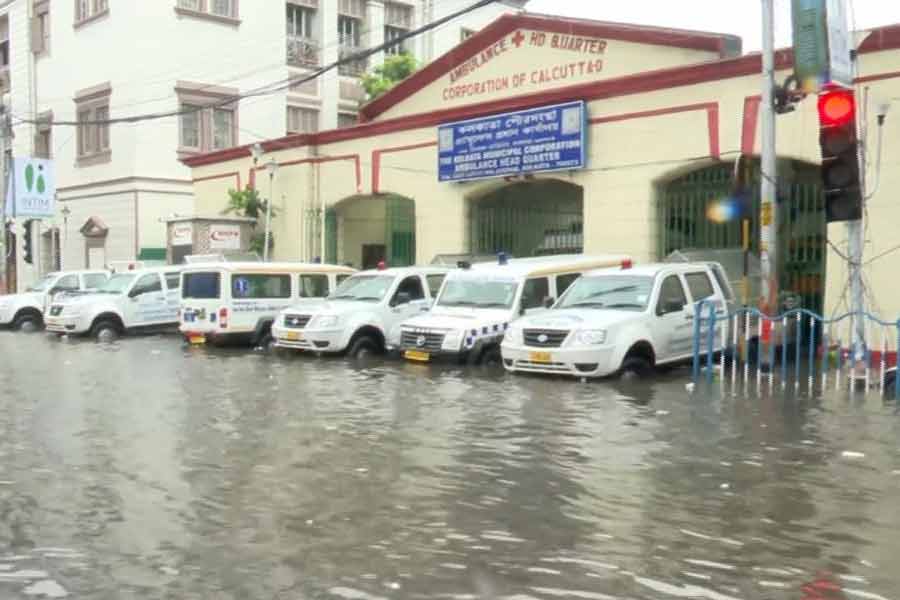 রেমাল প্রথম নয়। এর আগেও বার বার ঘূর্ণিঝড়ের প্রকোপে পড়েছে পশ্চিমবঙ্গ। ২০০৯ সালের ২৫ মে ১২০ কিলোমিটার বেগে রাজ্যে আছড়ে পড়েছিল আয়লা।