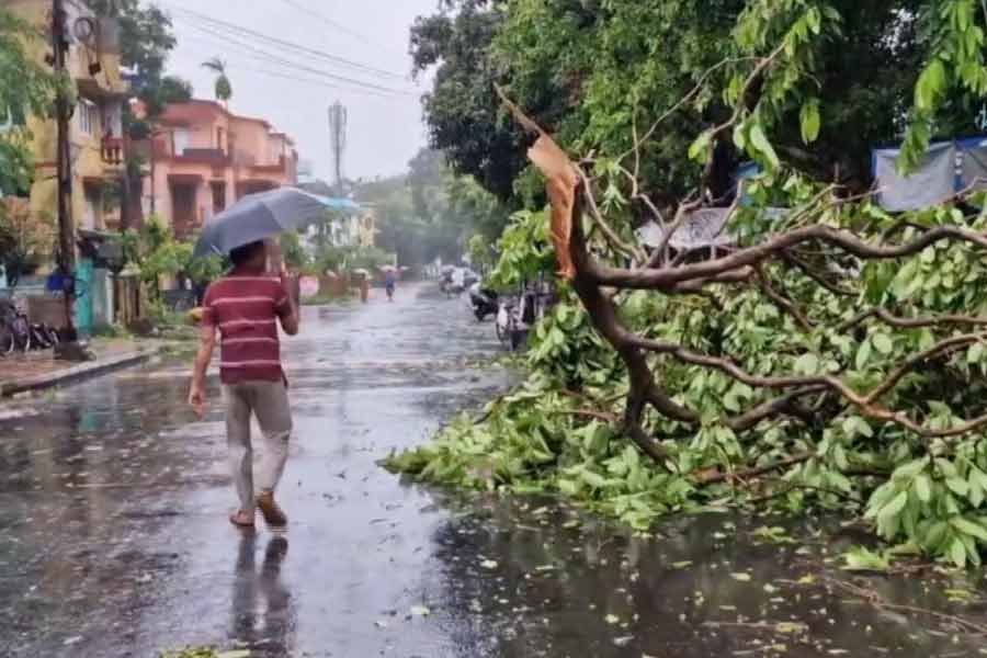 ২০২০ সালের ২০ মে ঘণ্টায় ১৭৫ কিলোমিটার বেগে পশ্চিমবঙ্গে আছড়ে পড়ে ঘূর্ণিঝড় আমপান। এর প্রভাবে প্রবল ক্ষয়ক্ষতি হয় উপকূলবর্তী এলাকাগুলিতে।