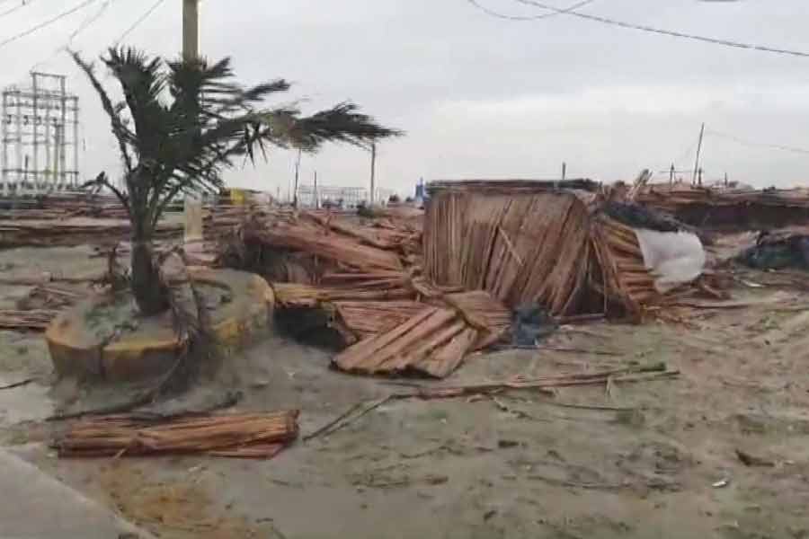 নদিয়া এবং পূর্ব বর্ধমানে ঝড়ের গতি ৬০-৭০ কিলোমিটার পর্যন্ত ছিল বলে হাওয়া অফিস সূত্রে খবর। তবে এই গতি বেড়ে ৮০ কিলোমিটার পর্যন্তও ছুঁয়েছে। এ ছাড়া দক্ষিণের বাকি জেলাগুলিতেও ৫০-৬০ কিলোমিটার বেগে ঝোড়ো হাওয়া বয়েছে।