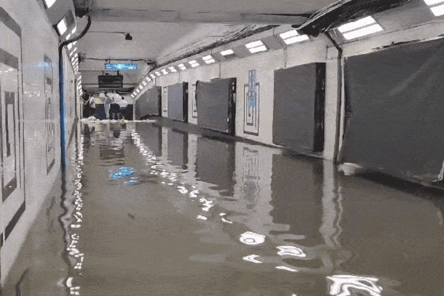 Due to waterlogging on tracks in between Park Street and Esplanade stations dispute metro service