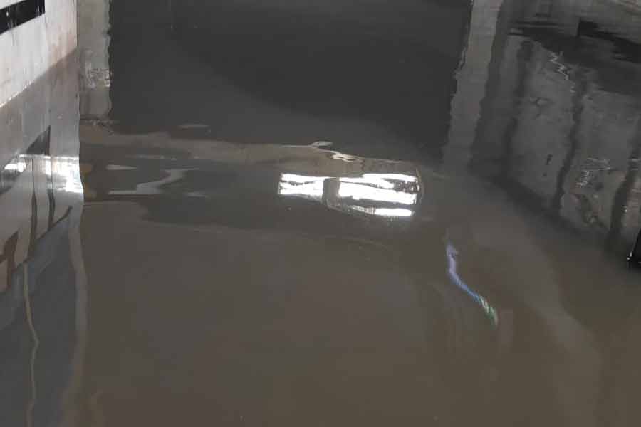 রবিবার বিকেল সাড়ে ৫টা থেকে সন্ধ্যা ৭টা ২০ মিনিট পর্যন্ত নিউ গড়িয়া সংলগ্ন কবি সুভাষ থেকে টালিগঞ্জ সংলগ্ন মহানায়ক উত্তমকুমার স্টেশন পর্যন্ত মেট্রো পরিষেবা সাময়িক বন্ধ রাখা হয়। ওই সময়ের মধ্যে মহানায়ক উত্তমকুমার স্টেশন থেকে দক্ষিণেশ্বরের মধ্যে মেট্রো চলাচল করে।