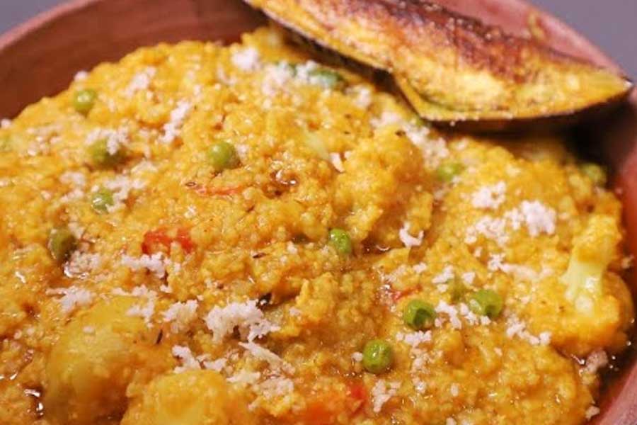 নারকেল দিয়ে খিচুড়ি। 