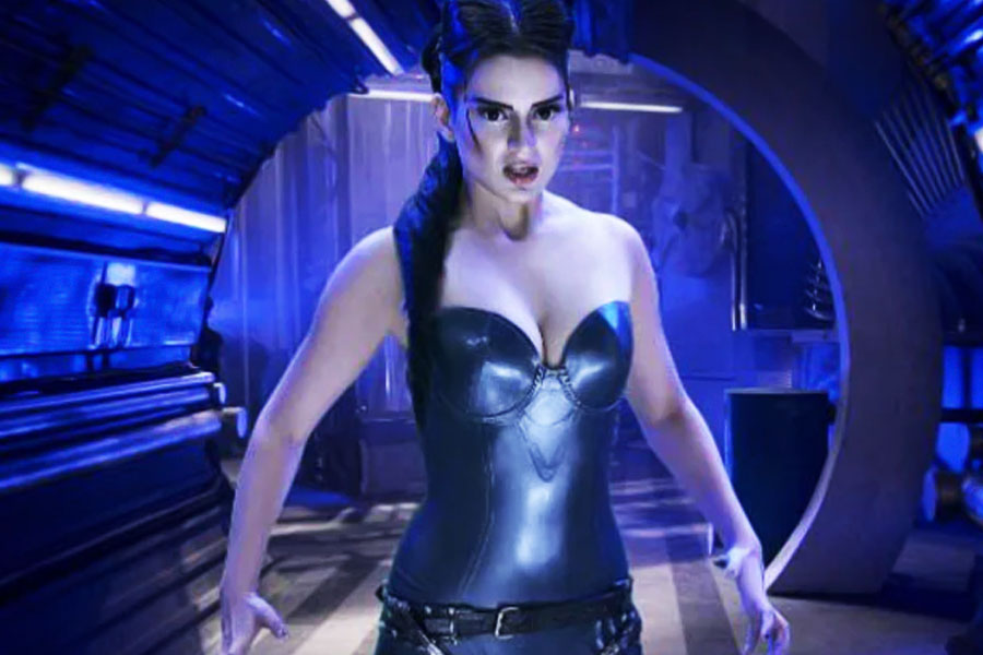 প্রায় তিন ঘণ্টা দীর্ঘ ‘কৃশ থ্রি’ ছবিতে ১০টি ল্যাটেক্স স্যুট পরেছিলেন কঙ্গনা। বলিপাড়া সূত্রে খবর, এই স্যুটগুলির মূল্য আনুমানিক এক কোটি টাকা।