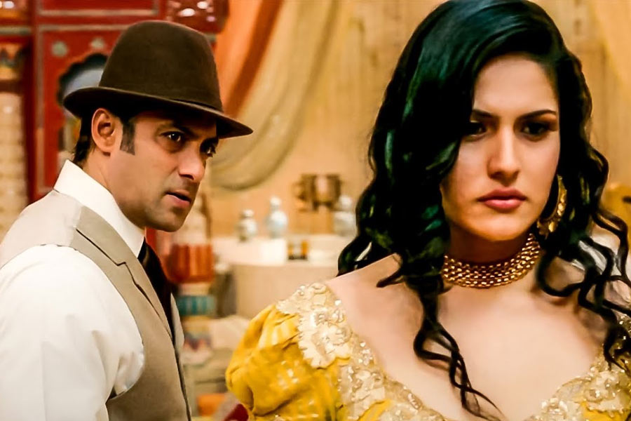 ২০১০ সালে অনিল শর্মার পরিচালনায় প্রেক্ষাগৃহে মুক্তি পায় ‘বীর’। এই ছবিতে মুখ্যচরিত্রে অভিনয় করেন সলমন খান। সলমনের বিপরীতে এই ছবিতে অভিনয় করেন জ়ারিন খান।