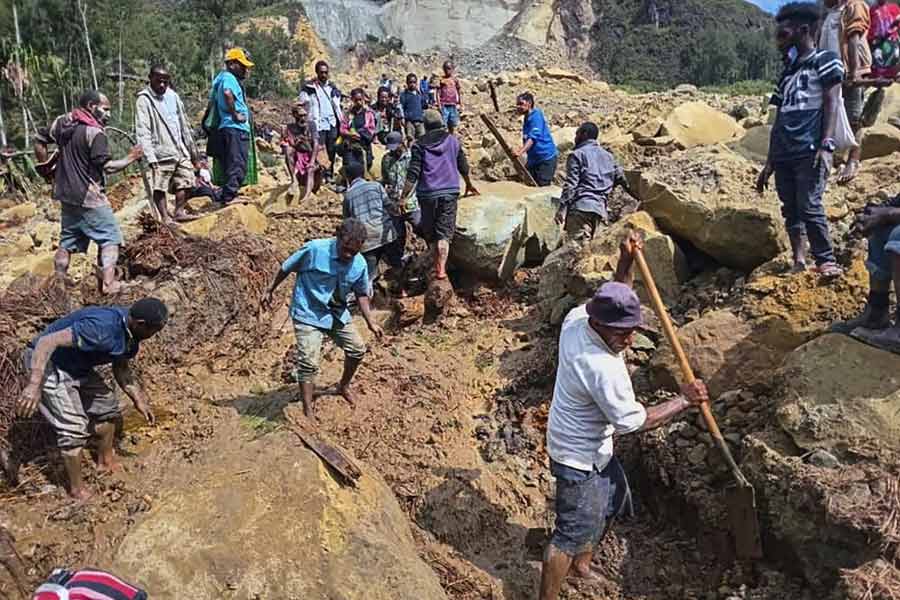 Landslide in Papua New guinea | At least 2000 people buried alive in deadly landslide in Papua New guinea dgtl - Anandabazar