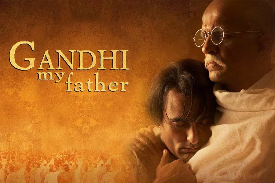 ২০০৭ সালে বলি অভিনেতা অনিল কপূরের প্রযোজনায় মুক্তি পায় ‘গান্ধী মাই ফাদার’ ছবিটি। এই ছবিতে মুখ্যচরিত্রে অভিনয় করেন অক্ষয় খন্না। পটৌডি প্যালেসের অন্দরমহলে এই ছবির একধিক দৃশ্য শুট করা হয়েছে বলে বলিপাড়া সূত্রে খবর।