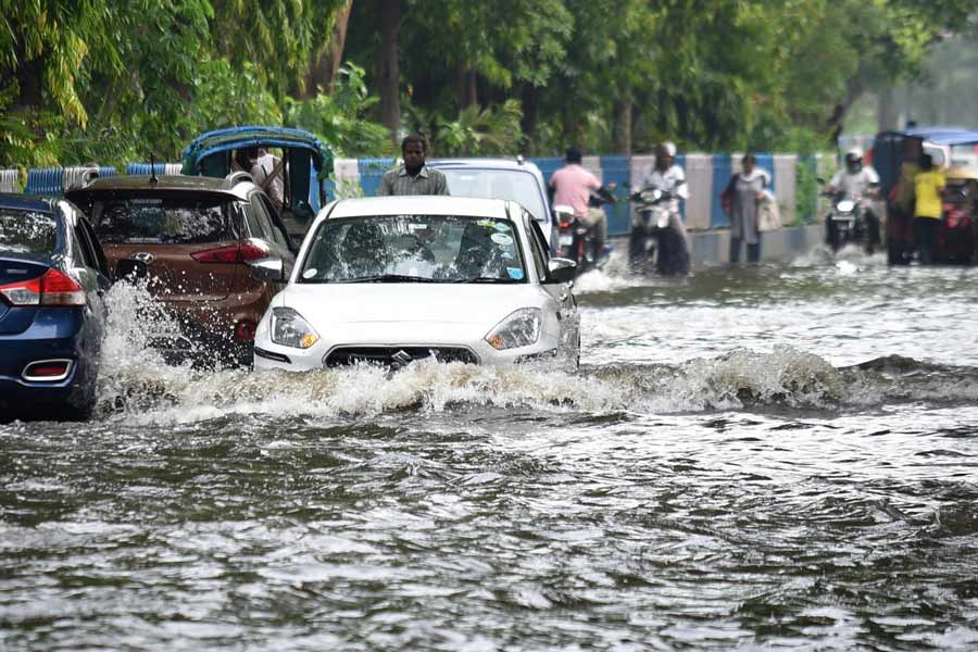 হাওড়া ড্রেনেজ ক্যানেল রোড জলমগ্ন।