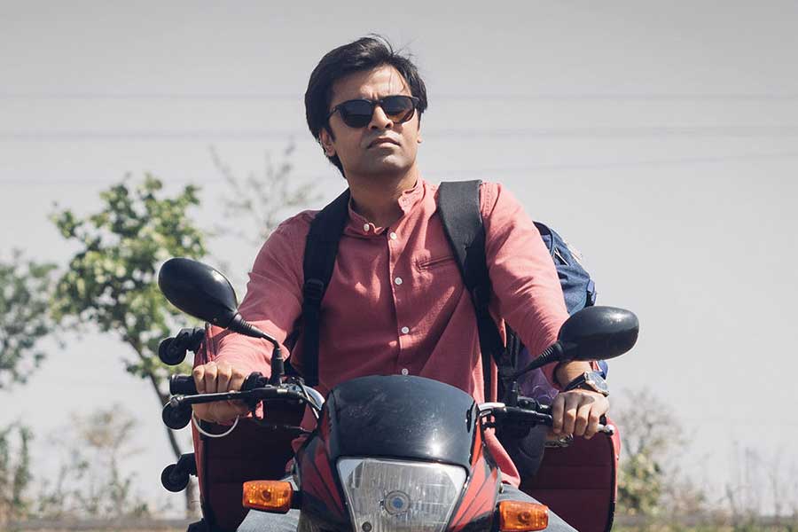 মোট আটটি পর্ব নিয়ে মুক্তি পেয়েছে ‘পঞ্চায়েত ৩’। বলিপাড়া সূত্রে খবর, এক একটি পর্বে অভিনয় করে ৭০ হাজার টাকা পারিশ্রমিক পেয়েছেন জীতেন্দ্রকুমার। সিরিজ়ে সচিবের চরিত্রে অভিনয় করেছেন তিনি।