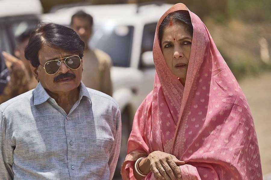 আগের দু’টি সিজ়নের মতো ‘পঞ্চায়েত ৩’ সিরিজ়েও গ্রামপ্রধানের ভূমিকায় অভিনয় করতে দেখা গিয়েছে নীনা গুপ্তকে। বলিপাড়া সূত্রে খবর, এক একটি পর্বে অভিনয় করে ৫০ হাজার টাকা আয় করেছেন তিনি।