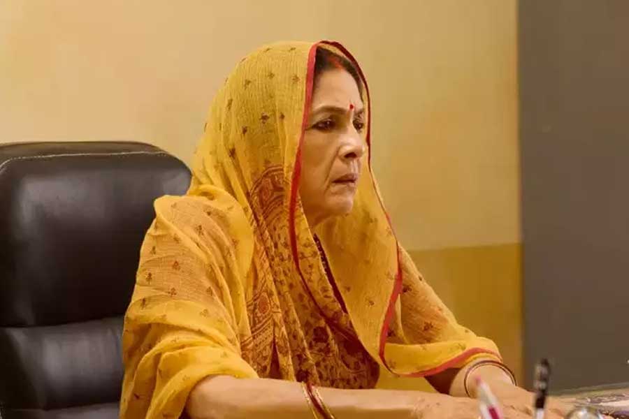 ‘পঞ্চায়েত ৩’ সিরিজ় থেকে মোট চার লক্ষ টাকা পারিশ্রমিক পেয়েছেন নীনা।