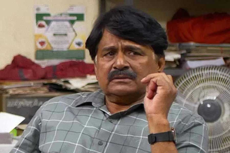 অর্থাৎ, ‘পঞ্চায়েত’-এর তৃতীয় সিজ়নে অভিনয় করে মোট ৩ লক্ষ ২০ হাজার টাকা পারিশ্রমিক পেয়েছেন রঘুবীর।