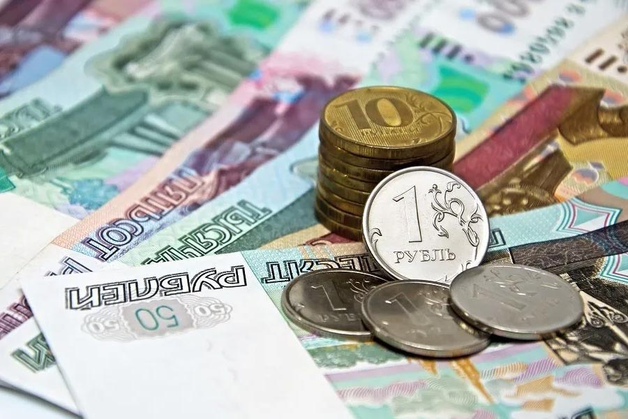আরও একটি মতে, আন্তর্জাতিক বাজারে গত কয়েক বছর ধরে লাগাতার কমেছে রাশিয়ান মুদ্রার দাম। বর্তমানে তা ভারতের টাকার চেয়েও সস্তা হয়ে গিয়েছে। এক রুবল বর্তমানে ভারতের ৯৩ পয়সার সমান।