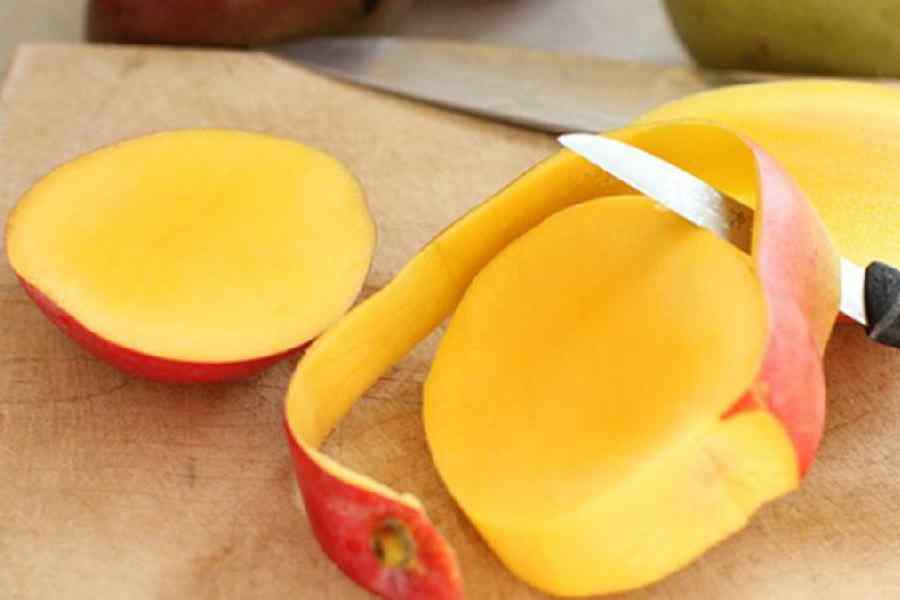 Five surprising ways to eat mango peels