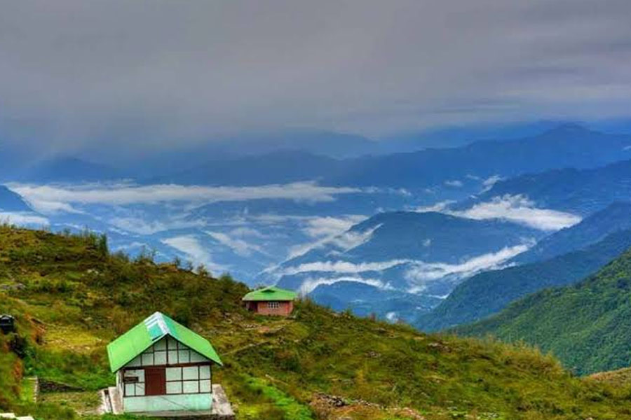ঘুরে নেওয়া যায় কালিম্পং-এর কোনও পাহাড়ি গ্রাম।