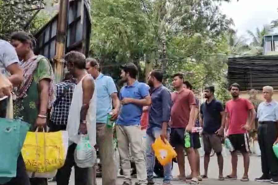 শিলিগুড়ি শহরে পানীয় জলের লাইন।