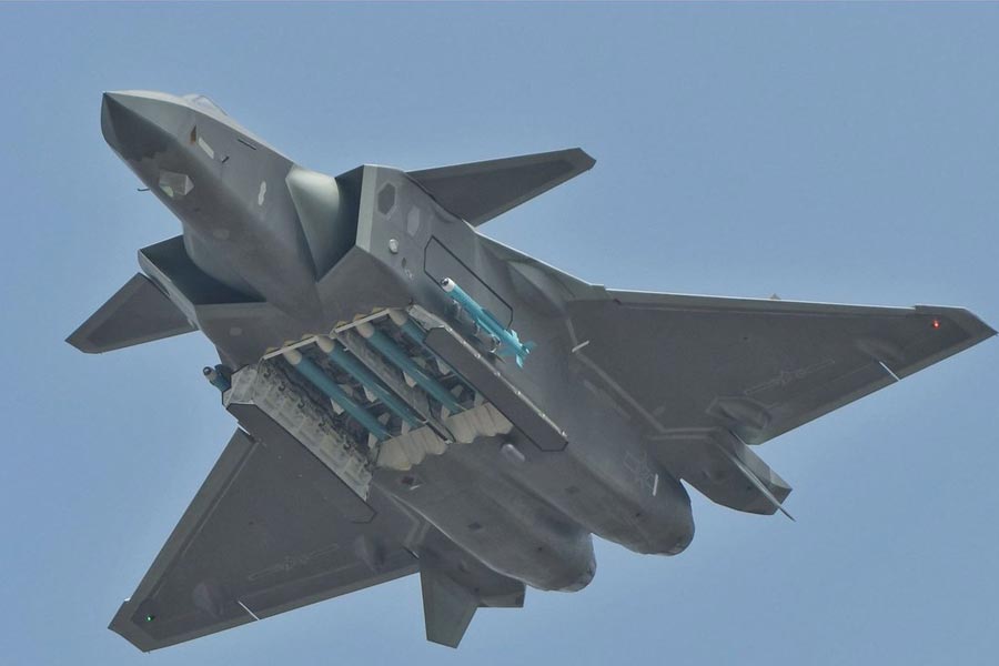 ভারতের নাকের ডগায় চুপিসারে যুদ্ধবিমান মোতায়েন করছে চিন। কিন্তু রেডারে ধরা না পড়ায় সাধারণ ভাবে বিমানগুলিকে ঠাহর করাও সম্ভব নয়।