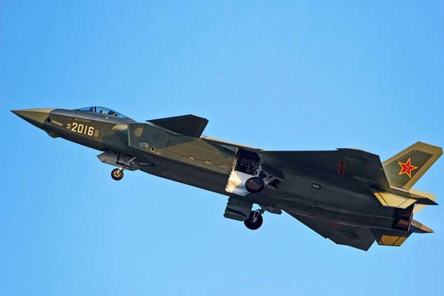 গত পাঁচ বছরে তিব্বত-সহ ভারতের কাছাকাছি এলাকাগুলিতে নিজেদের শক্তি বাড়াচ্ছে সে দেশ। গড়ে তুলছে নতুন বায়ুসেনা ঘাঁটি। উন্নত করছে পুরনো ঘাঁটিগুলিও। নিয়মিত যুদ্ধবিমানের মহড়াও চলছে।