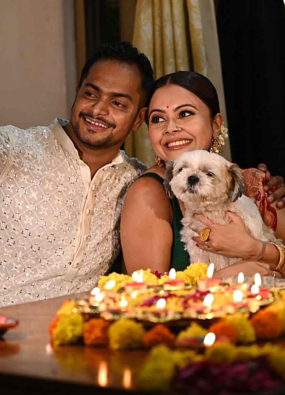 মাত্র কয়েক দিনের অপেক্ষা, পরিবারে আসতে চলেছে নতুন অতিথি। আপাতত সেই উচ্ছ্বাস নিয়েই দীপাবলির উদযাপনে মাতলেন দেবলীনা ভট্টাচার্য। এই প্রতিবেদনটি ‘আনন্দ উৎসব’ ফিচারের অংশ।