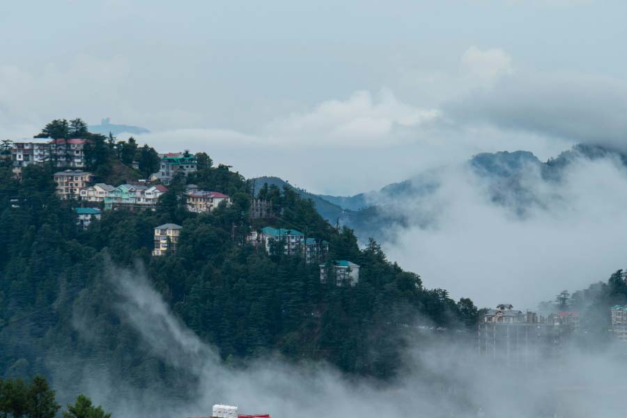 সহমরণের সময় গ্রামবাসীদের উদ্দেশে অভিশাপ দিয়েছিলেন তরুণী। গ্রামের কোনও বাসিন্দা দীপাবলি উদ্‌যাপন করলেই নাকি ভয়াবহ বিপদ আছড়ে পড়বে তাঁর সংসারে। শুধু তাই নয়, তরুণীর সেই অভিশাপে নাকি নেমে আসে মৃত্যুও।
