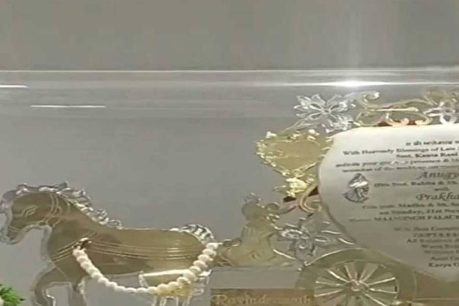 Wedding cards cost upto 11 lakh rupees, made from gold and silver