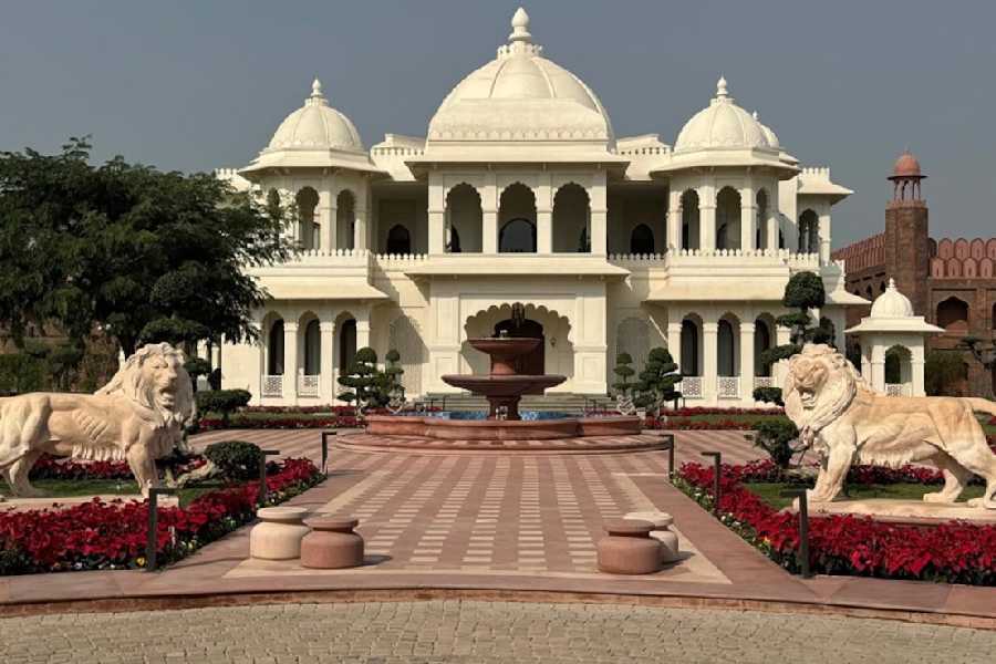 Businessman gifts 1 crore rolex watch to his contractor for building his house