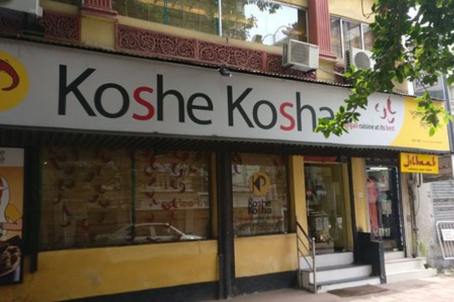 কষে কষা: কষা মাংসের সঠিক রেসিপি পরিবেশনের লক্ষ্যেই ২০০৭ সালে তৈরি হয়েছিল এই রেস্তরাঁ। প্রথমে বাসন্তী পোলাও এবং কষা মাংস তৈরি হলেও পরবর্তীকালে অন্যান্য পদও ঢুকে পড়েছে মেনুতে। 