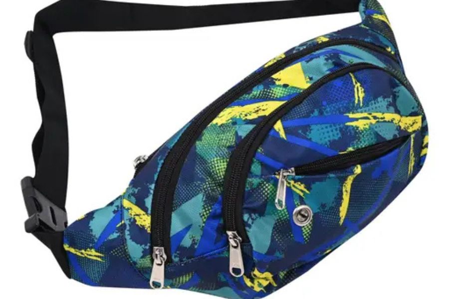 এই ওয়েস্ট ব্যাগটিও কিন্তু পেয়ে যাবেন ৩০০ টাকার মধ্যে। ভাইয়ের স্টাইল এবং কাজ দু’টোই একসঙ্গে হবে। 