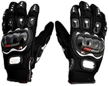 ভাই বাইক চালাতে ভালবাসে? তা হলে তার হাতের সুরক্ষার জন্য দিন হাতের গ্লাভস। দাম মোটামুটি ২৫০ টাকা থেকে ৩০০ টাকা।