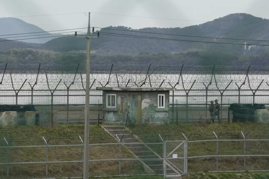 North Korea dug large ditches at border of South Korea may trigger war in Korean Peninsula 