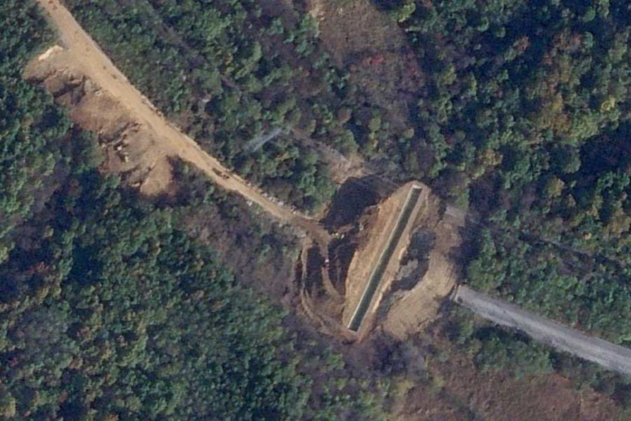 North Korea dug large ditches at border of South Korea may trigger war in Korean Peninsula 