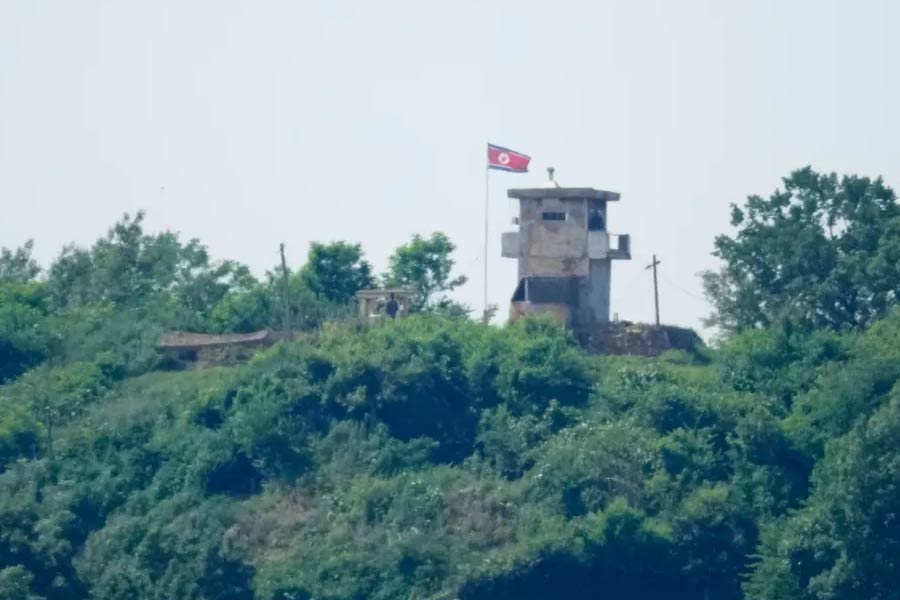 North Korea dug large ditches at border of South Korea may trigger war in Korean Peninsula 