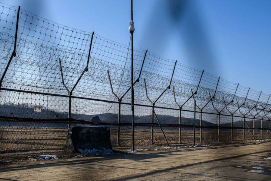 North Korea dug large ditches at border of South Korea may trigger war in Korean Peninsula 