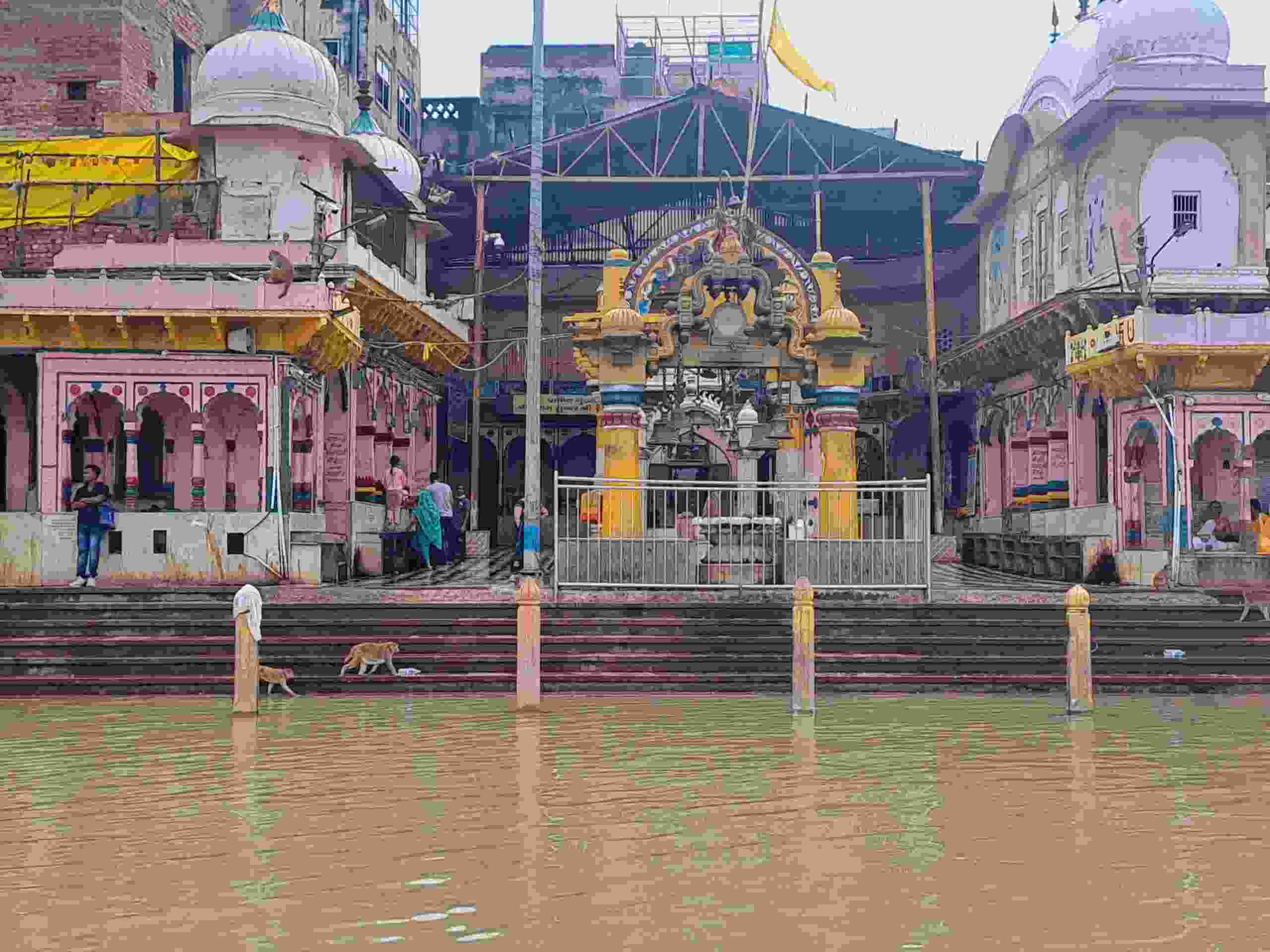 বলা হয়, ভাইফোঁটা অথবা ভাই দুজের দিন যদি বিশ্রাম ঘাটে স্নান করা যায়, তাহলে পুণ্য লাভ হয়।