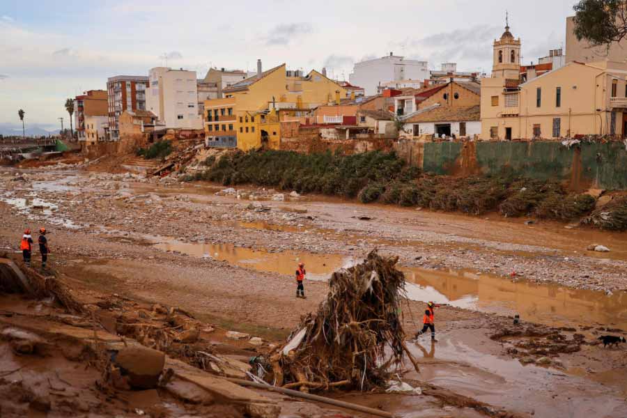 Spain flood devastated southern parts of the country death toll raises more than 200 