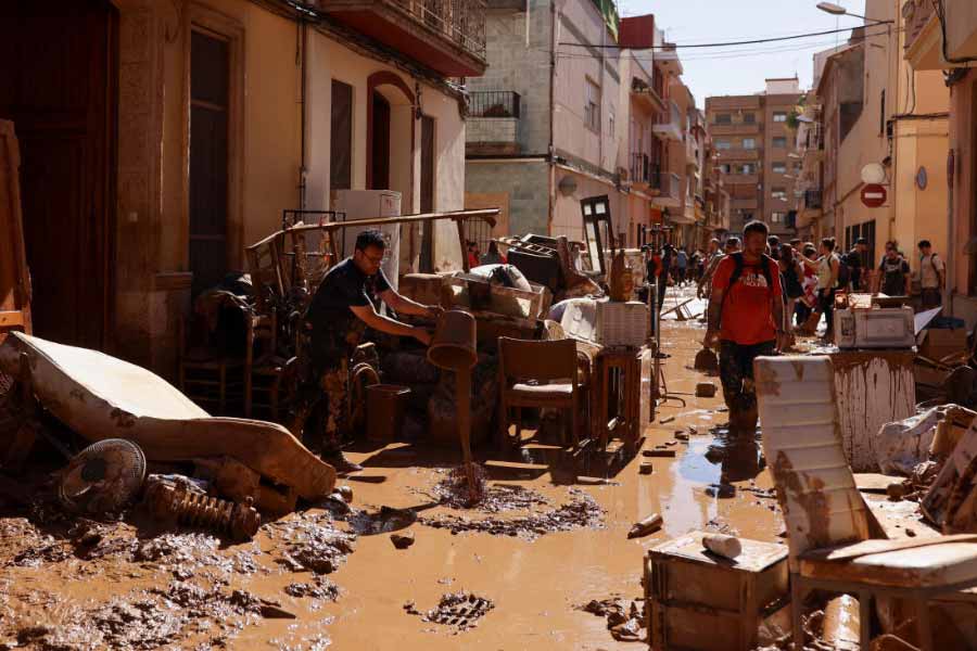 Spain flood devastated southern parts of the country death toll raises more than 200 