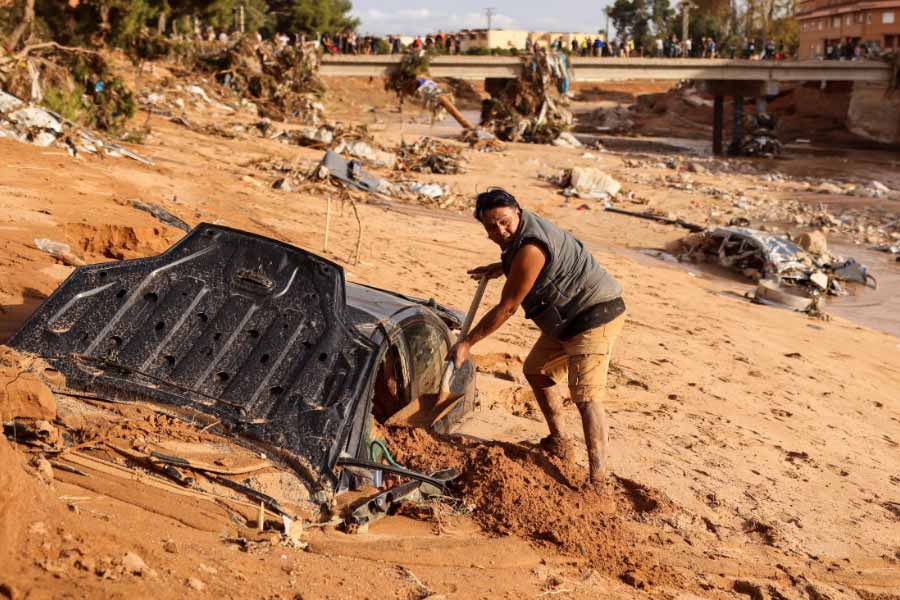 Spain flood devastated southern parts of the country death toll raises more than 200 