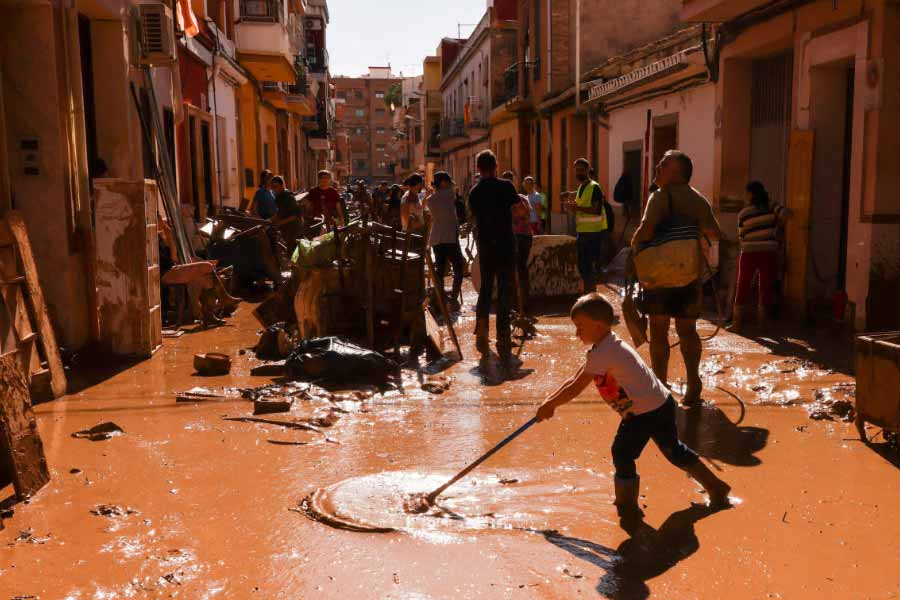 Spain flood devastated southern parts of the country death toll raises more than 200 